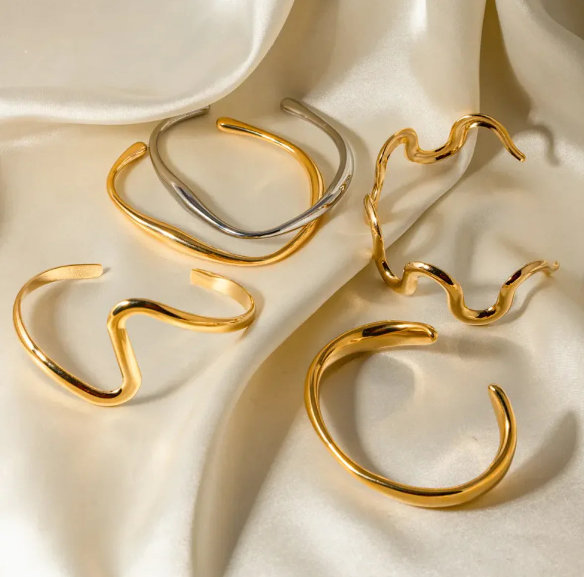 18K Gold Wave Pull-Out Necklace